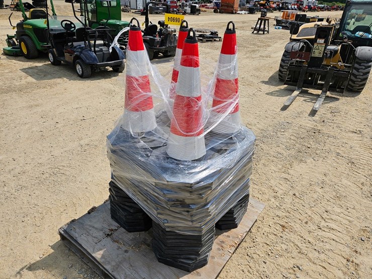 #6904-•-new-agrotec-traffic-cones-image-4