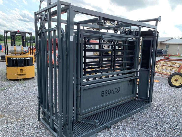nt-bronco-squeeze-chute-image-5