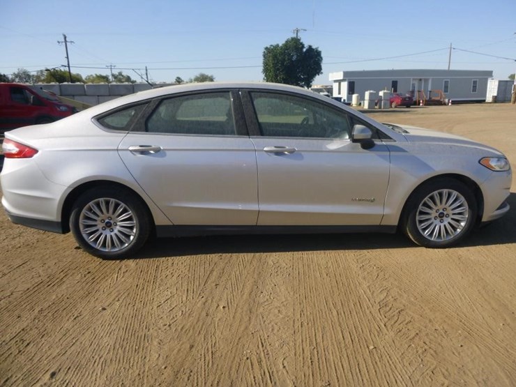 2016-ford-fusion-hybrid-sedan-image-14
