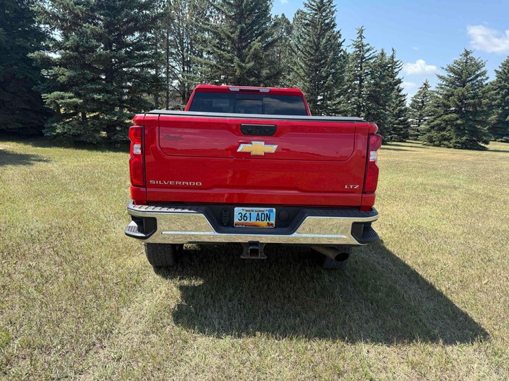 2022-chevrolet-3500-image-4