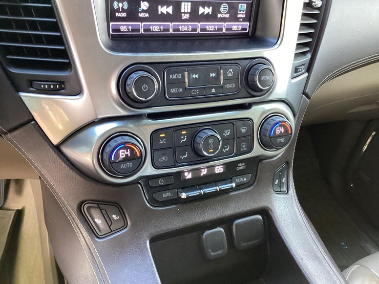 2017-chevrolet-tahoe-image-17