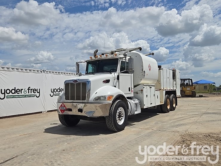 2012-peterbilt-348-image-1