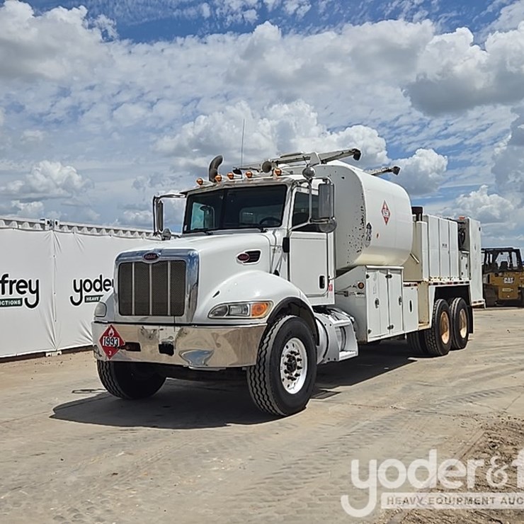 2012 PETERBILT 348