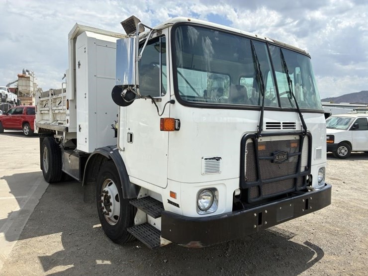 2011-autocar-xpeditor-image-2