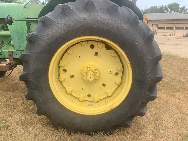 john-deere-4020-image-11