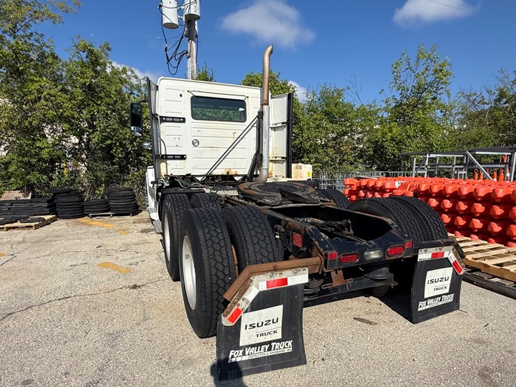 #125-•-2013-volvo-vnl64t-day-cab-(has-wi-title)-(new-berlin,-wi)-image-15