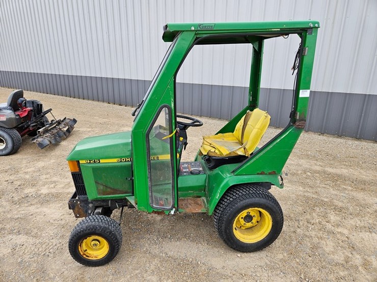 john-deere-425-image-2