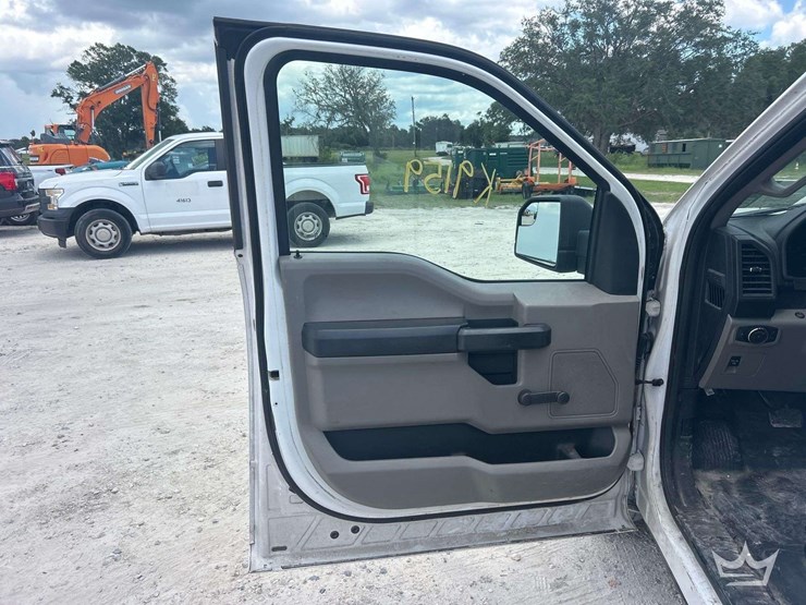 2017-ford-f150-image-13