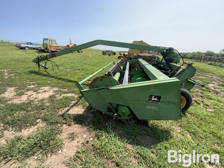 john-deere-240-image-8