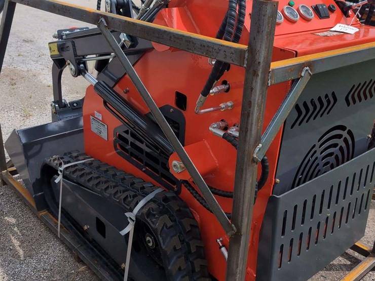 zjg-mini-skid-steer-loader-zj-380-(red)---15hp---hand-control-is-bent-please-review-photos-image-6