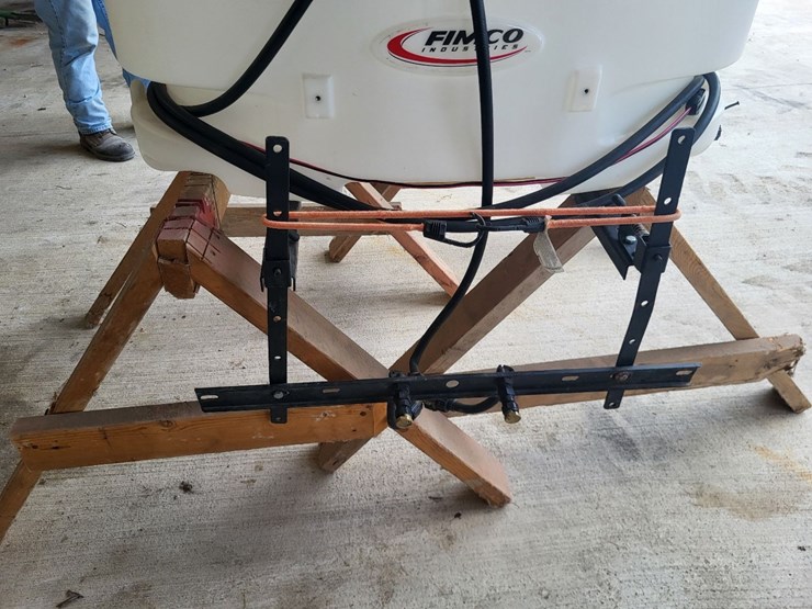 fimco-electric-sprayer-w/poly-tank,-spray-wand,-and-nozzles-image-8