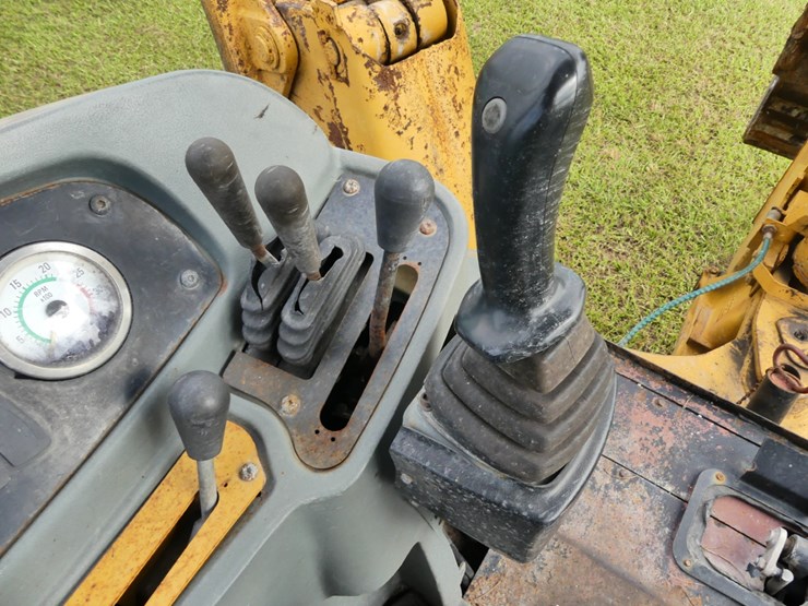 caterpillar-420d-image-26
