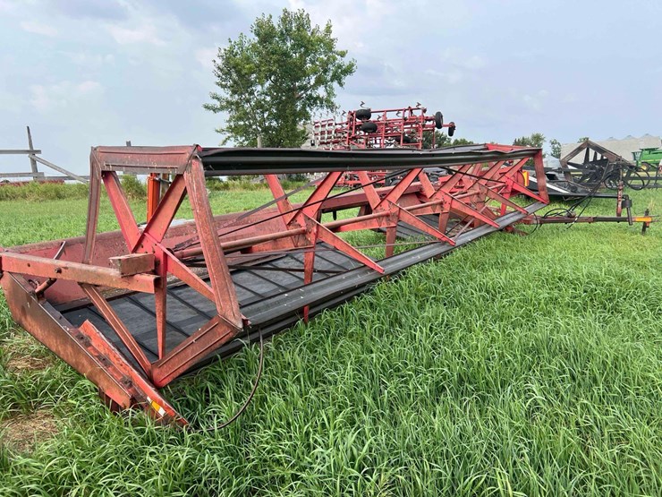 massey-ferguson-pull-type-windrower-image-2