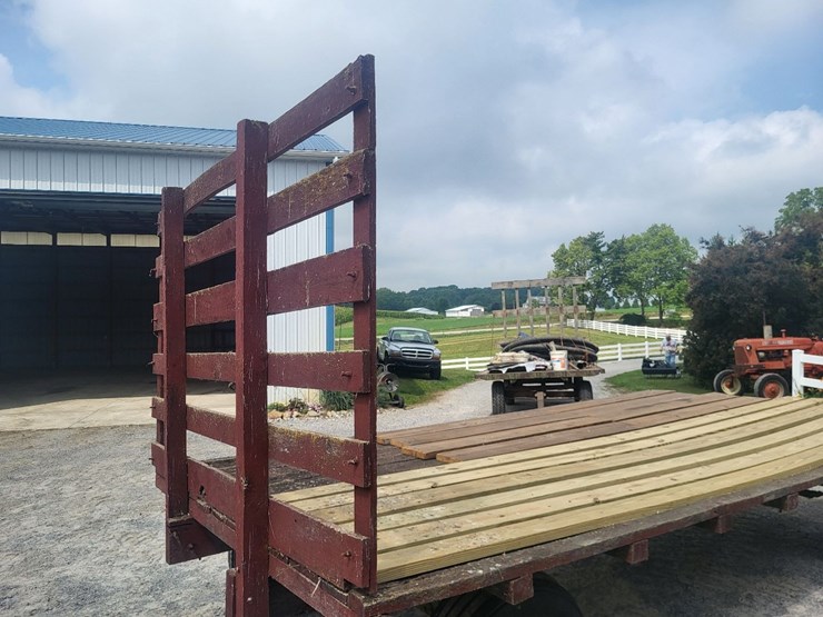 hay-wagon-w/running-gear-image-25