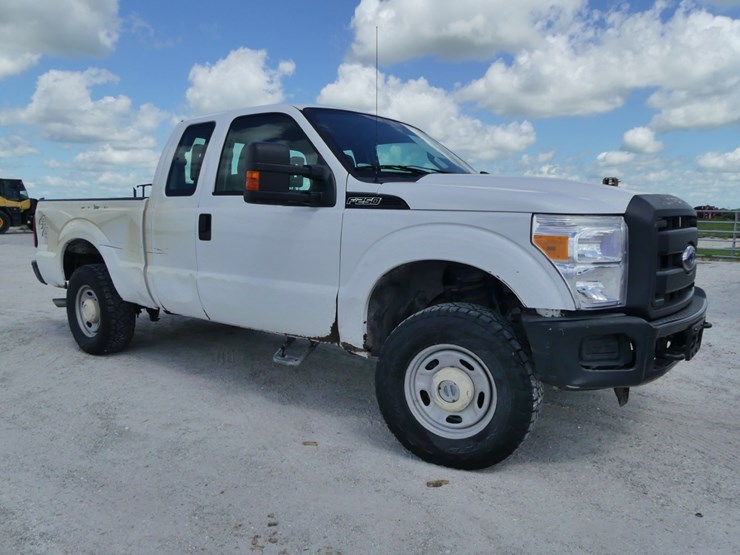 2012-ford-f250-xl-image-1