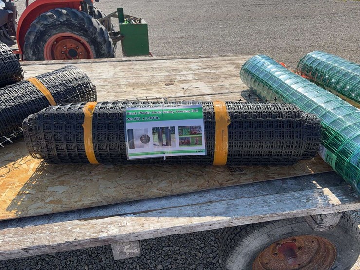 black-plastic-mesh-safety-fencing-roll-3.3ft-x-164ft-image-5