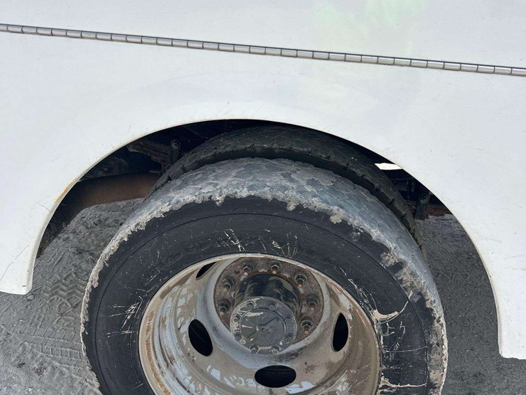 2017-ford-f550-image-35