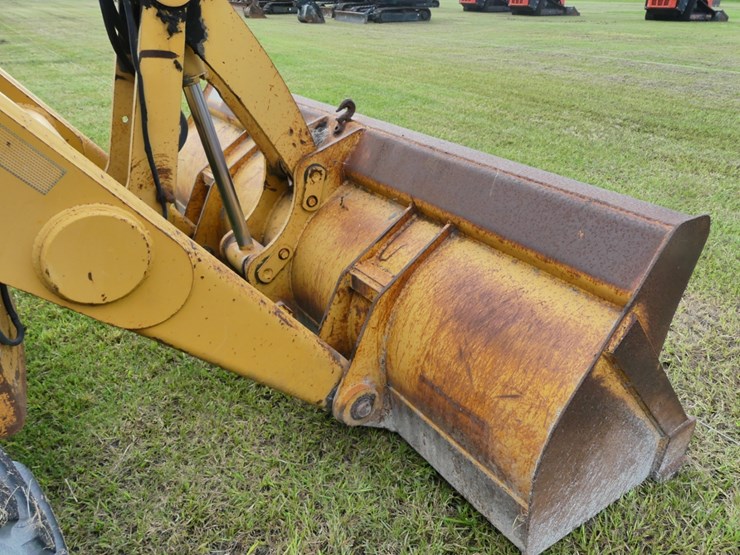 2004-caterpillar-416d-image-10