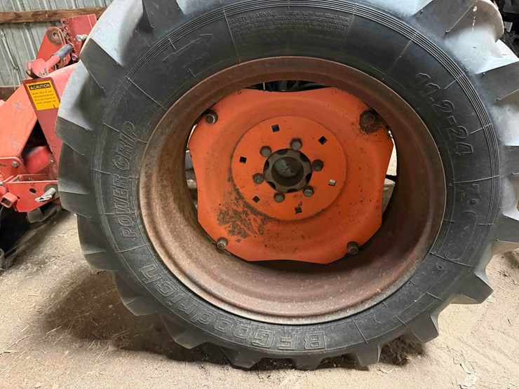 245-kubota-tractor-image-11
