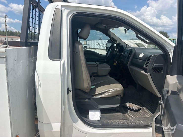 2017-ford-f550-image-24