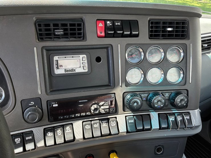 2018-kenworth-t680-image-71