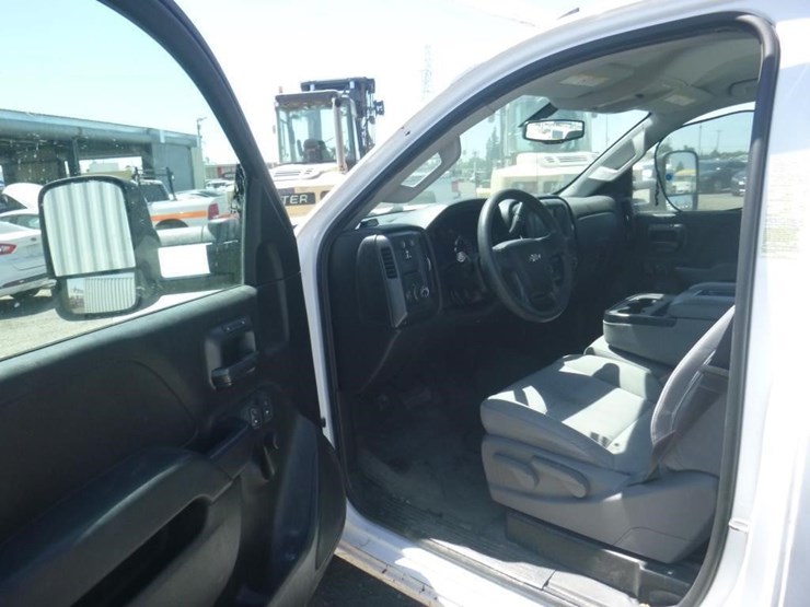 2017-chevrolet-2500hd-image-5
