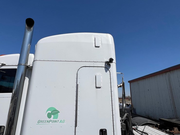 2011-peterbilt-386-image-13