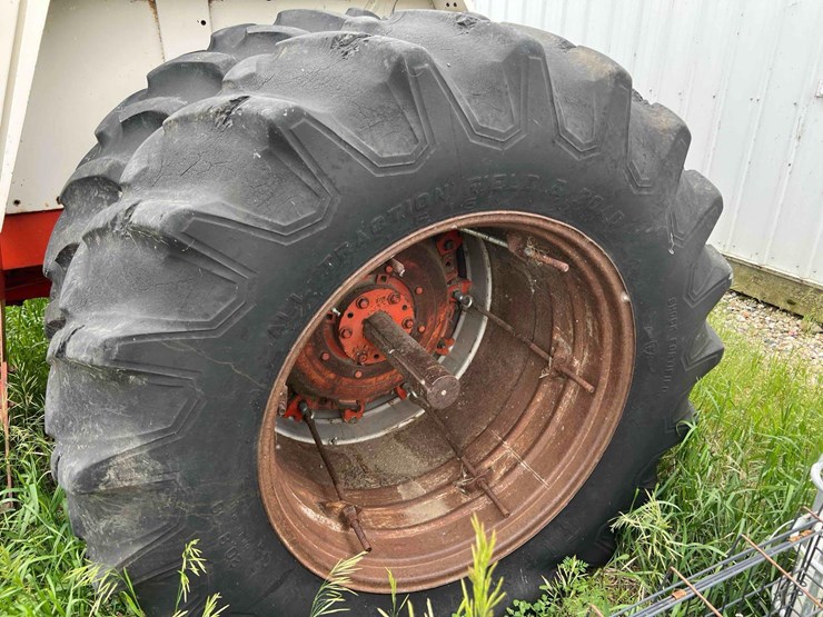 case-ih-1370-agri-king-tractor-image-12