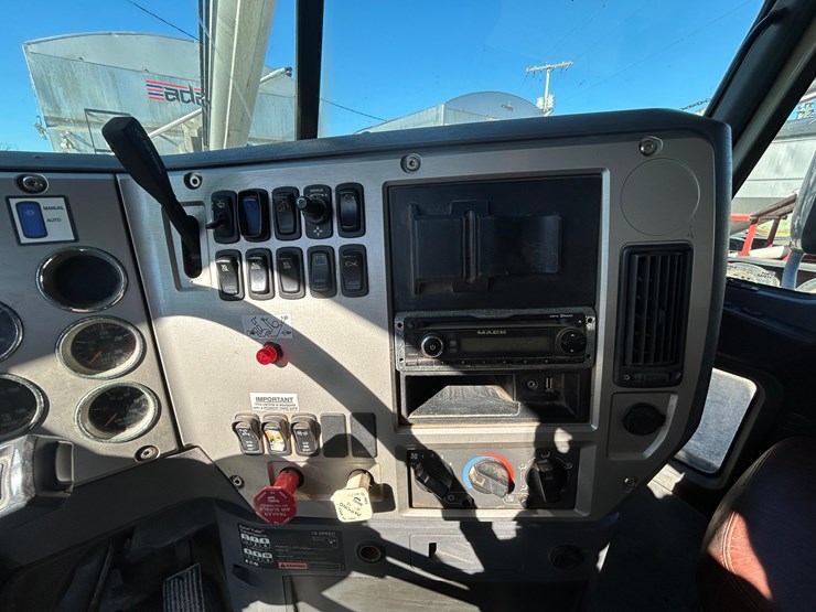 2012-mack-tender-truck-w/adams-rear-discharge-bed-auger-image-61