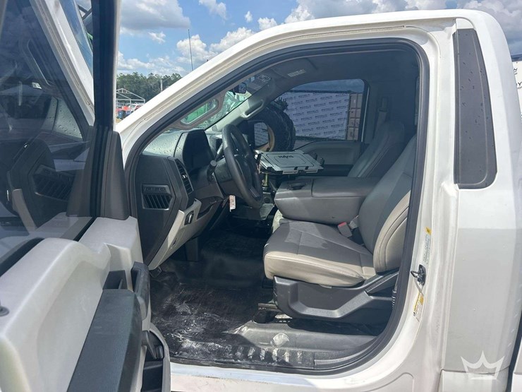 2017-ford-f150-image-13