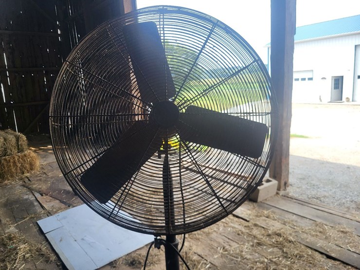 (2)-32"-livestock-fans-w/stands-and-electric-motor-image-10