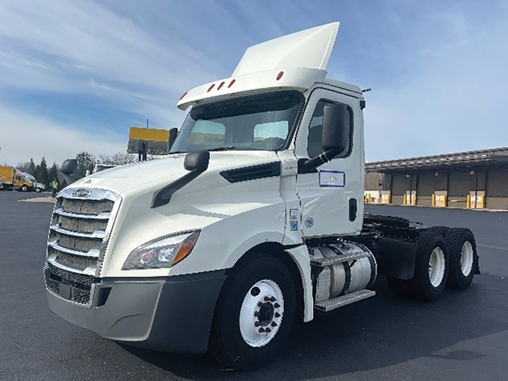 2019-freightliner-cascadia-126-image-1