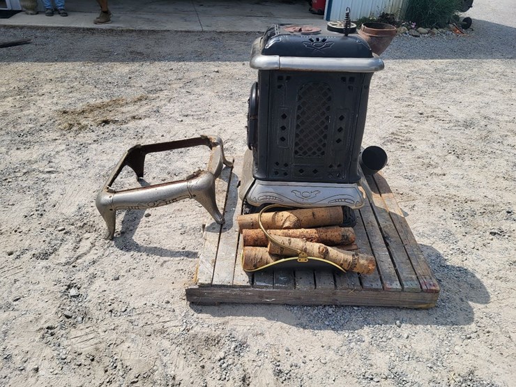 brilliant-the-wemble-co.--no-16-176-cast-wood-burning-stove-image-16