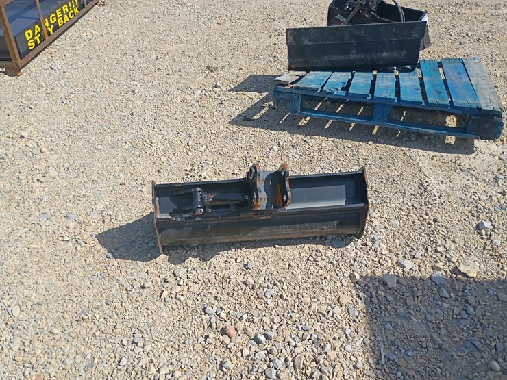 #26118-•-future-hydraulic-tilt-bucket-mini-excavator-attachment-image-3
