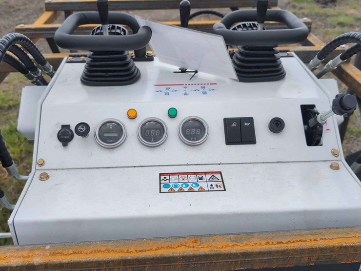 zjg-mini-skid-steer-loader-zj-380-(white)---15hp-image-8