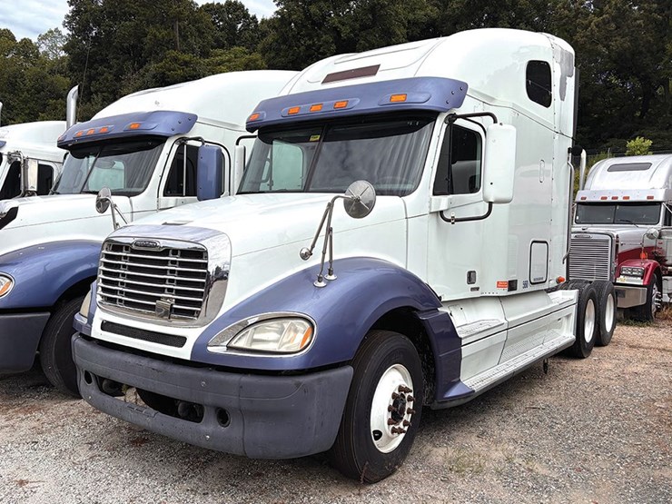 2012-freightliner-cl120-columbia-image-1