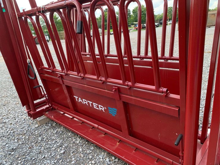 tarter-cattle-master-squeeze-chute-image-12