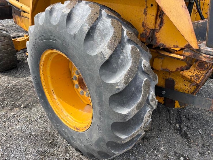 deere-210c-image-13