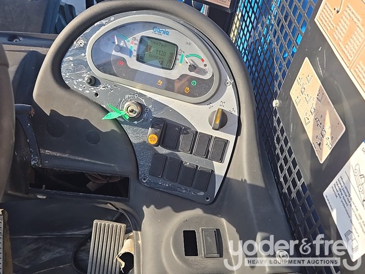 2019-genie-gth1544-image-54