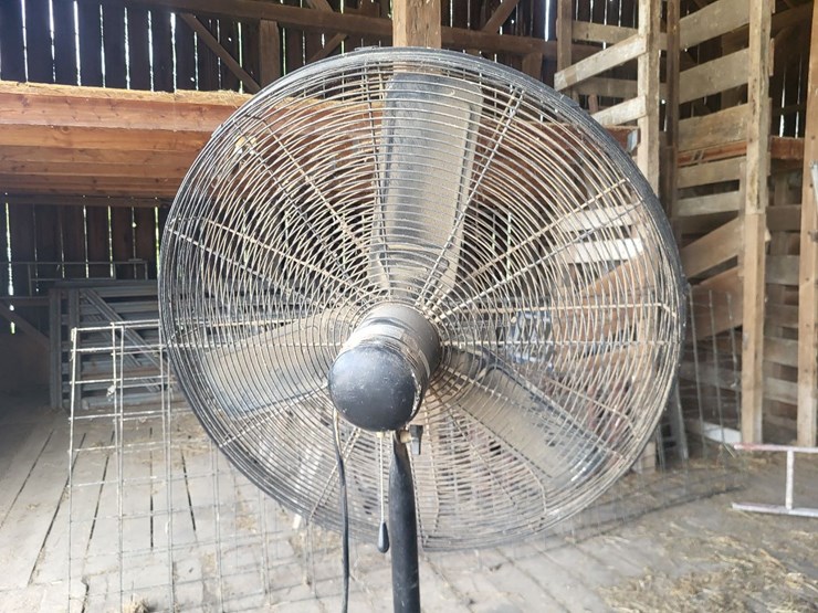 (2)-32"-livestock-fans-w/stands-and-electric-motor-image-15
