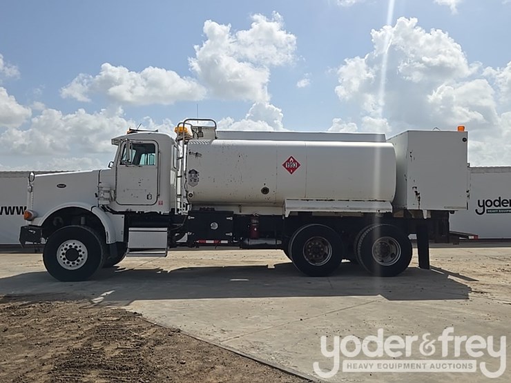 2000-peterbilt-357-image-2