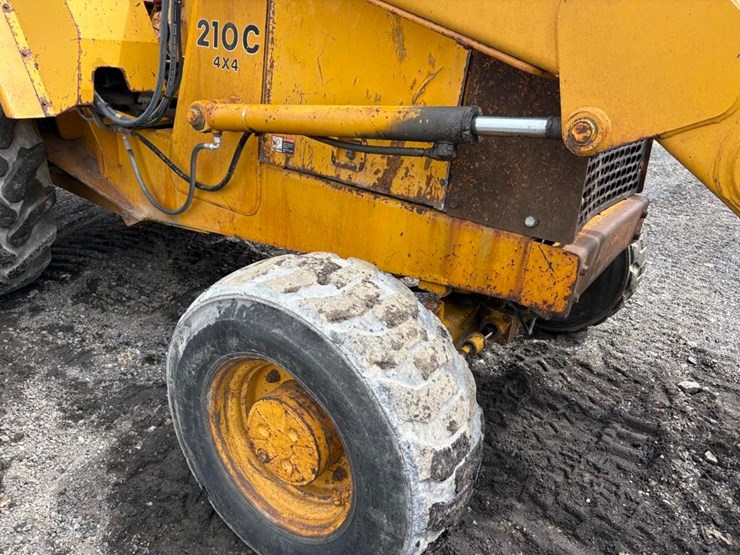 deere-210c-image-7