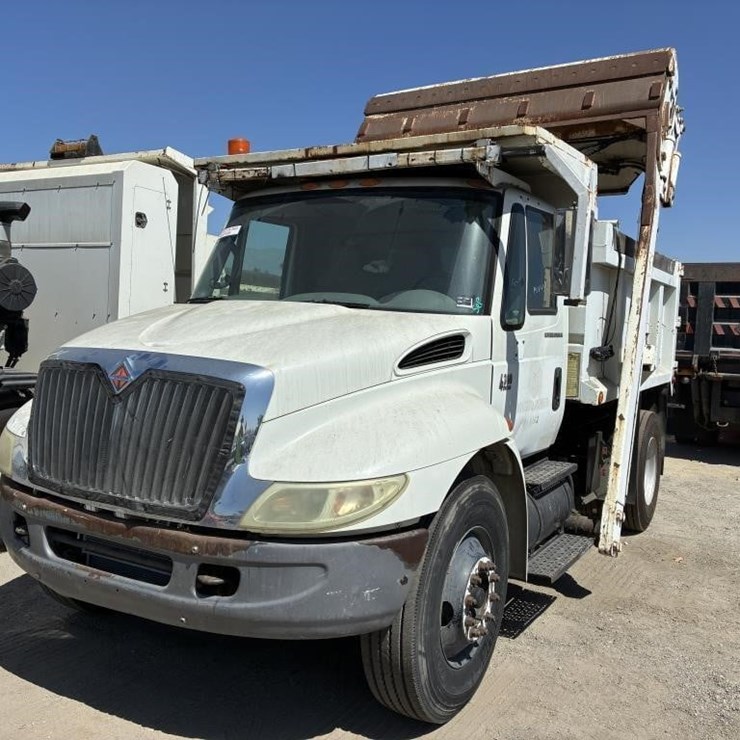 2003 INTERNATIONAL DURASTAR 4300