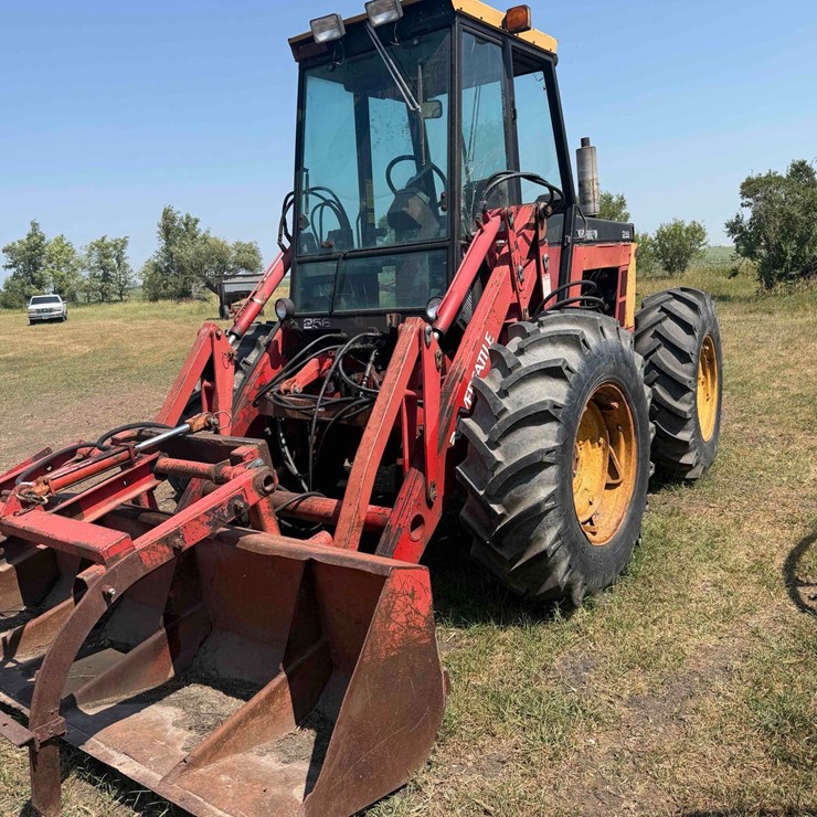 1985 VERSATILE 256