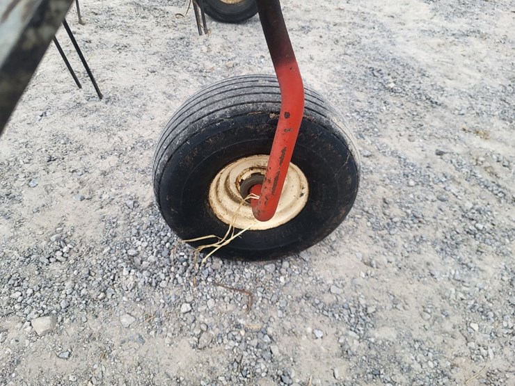 rossi-2-rotor-pull-type-tedder-image-15
