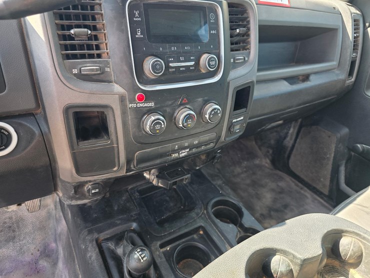 dodge-5500-bucket-truck.-image-13