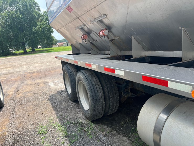 mack-cxu-tender-truck-image-20