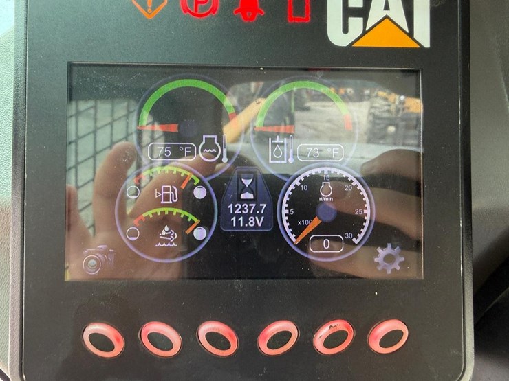 2016-caterpillar-299d2-xhp-image-27