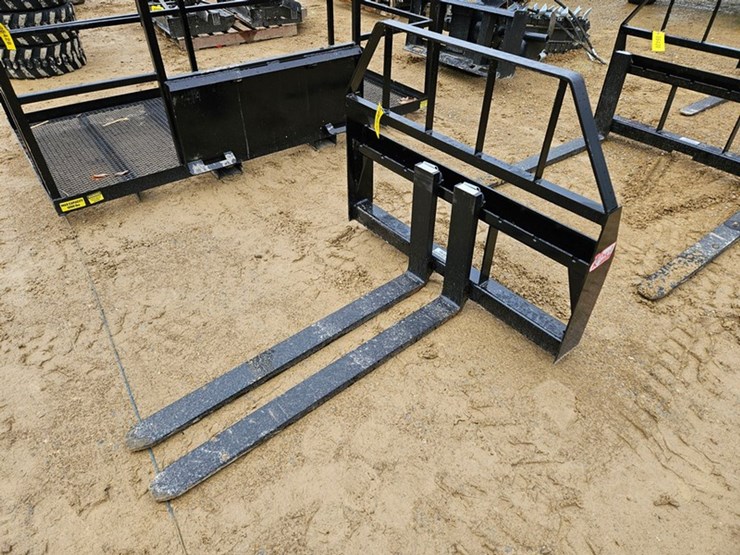 #221-•-kivel-48"-3500-lb-pallet-fork-image-1