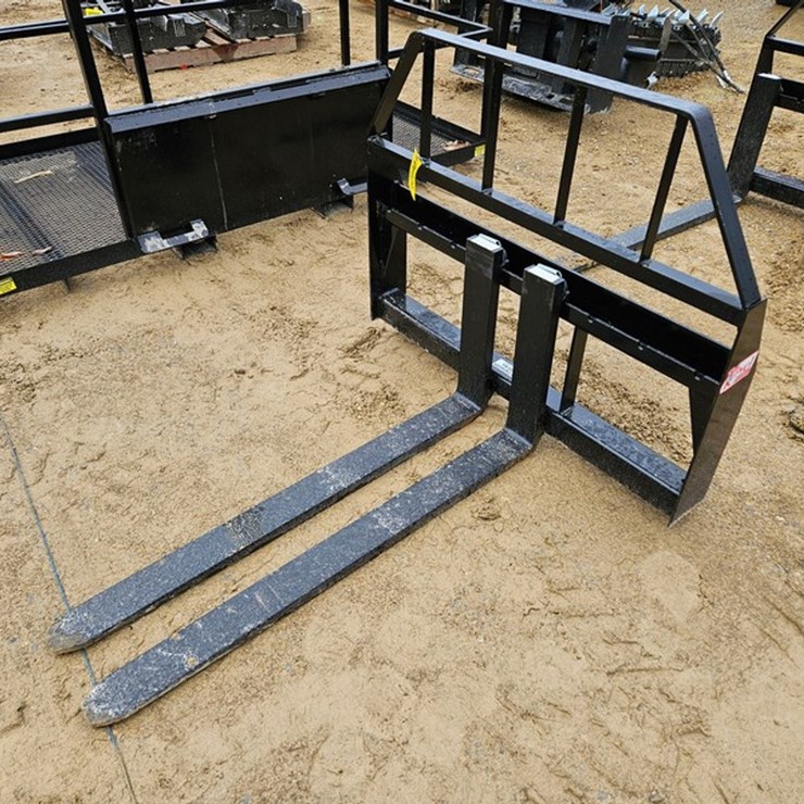 #221 • Kivel 48" 3500 lb Pallet Fork